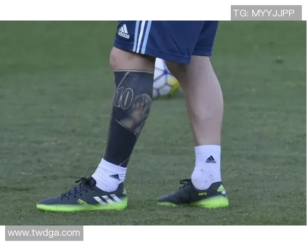 足球明星大腿纹身背后的故事与意义揭秘